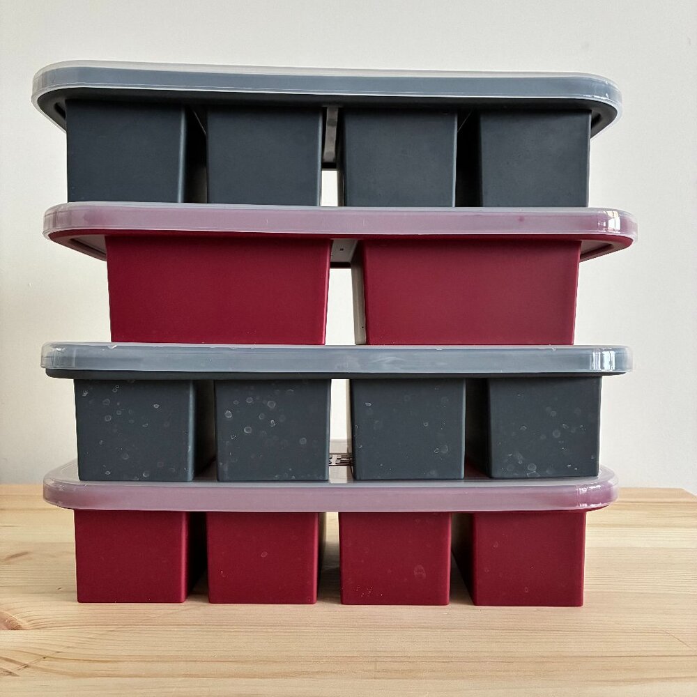 4 Souper Cubes | 1 red 2-cup | 1 red 1-cup | 2 black/gray 1-cup